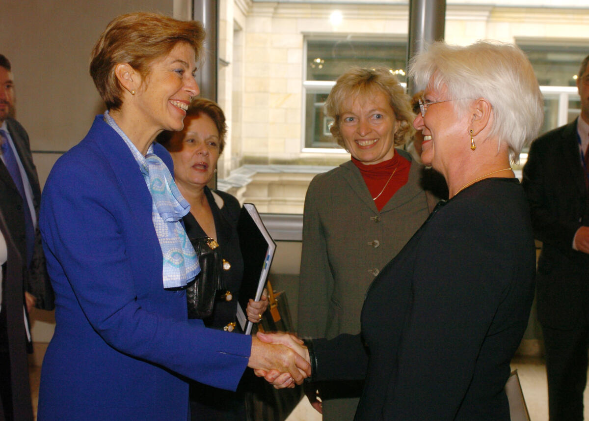 Hasselfeldt, Gerda; Barco, Carolina Bundestagsvizepräsidentin Gerda Hasselfeldt, CDU/CSU, (re) empfängt die Außenministerin der Republik Kolumbien, Dr. Carolina Barco (li)