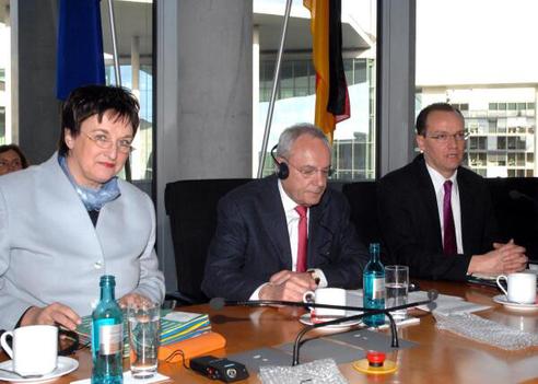 Zypries, Brigitte; Barrot, Jacques; Krichbaum, Gunther Paul-Löbe-Haus, Sitzungssaal
