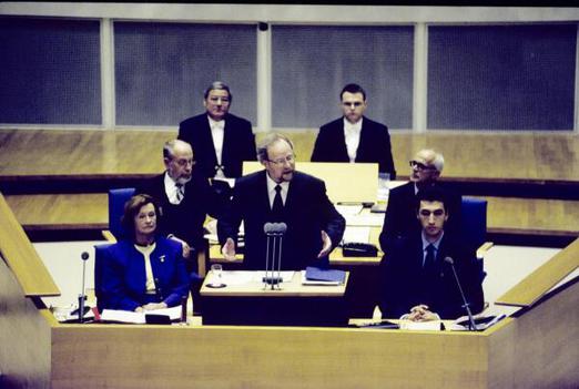 Thierse, Wolfgang; Özdemir, Cem; Reinhardt, Erika; Kabel, Rudolf Liegenschaften in Bonn, Plenargebäude