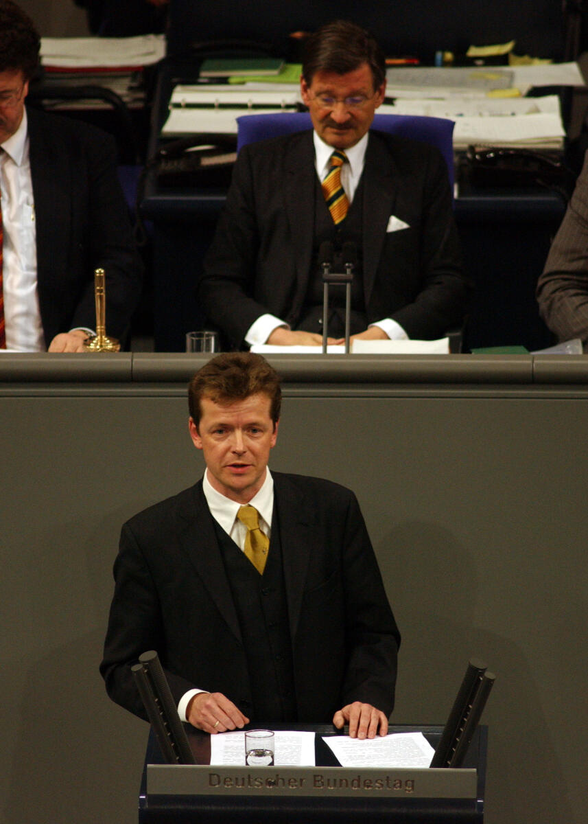 Barth, Uwe; Solms, Hermann Otto Uwe Barth, FDP, MdB, Rede Deutscher Bundestag, 19. Sitzung, TOP11, Thema: Hochschulen. Vorsitz: Bundestagsvizepräsident Dr. Hermann Otto Solms, FDP.; Rednerpult