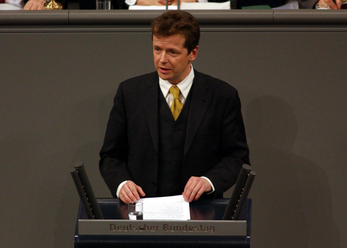 Uwe Barth, FDP, MdB, Rede Deutscher Bundestag, 19. Sitzung, TOP 11, Thema: Hochschulen. Rednerpult. Barth, Uwe Uwe Barth, FDP, MdB, Rede Deutscher Bundestag, 19. Sitzung, TOP 11, Thema: Hochschulen. Rednerpult.