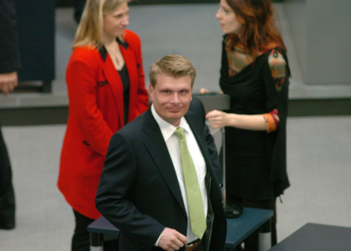 Bareiß, Thomas Thomas Bareiß, (mitte), CDU/CSU, während einer namentlichen Abstimmung im Plenum des Deutschen Bundestages.