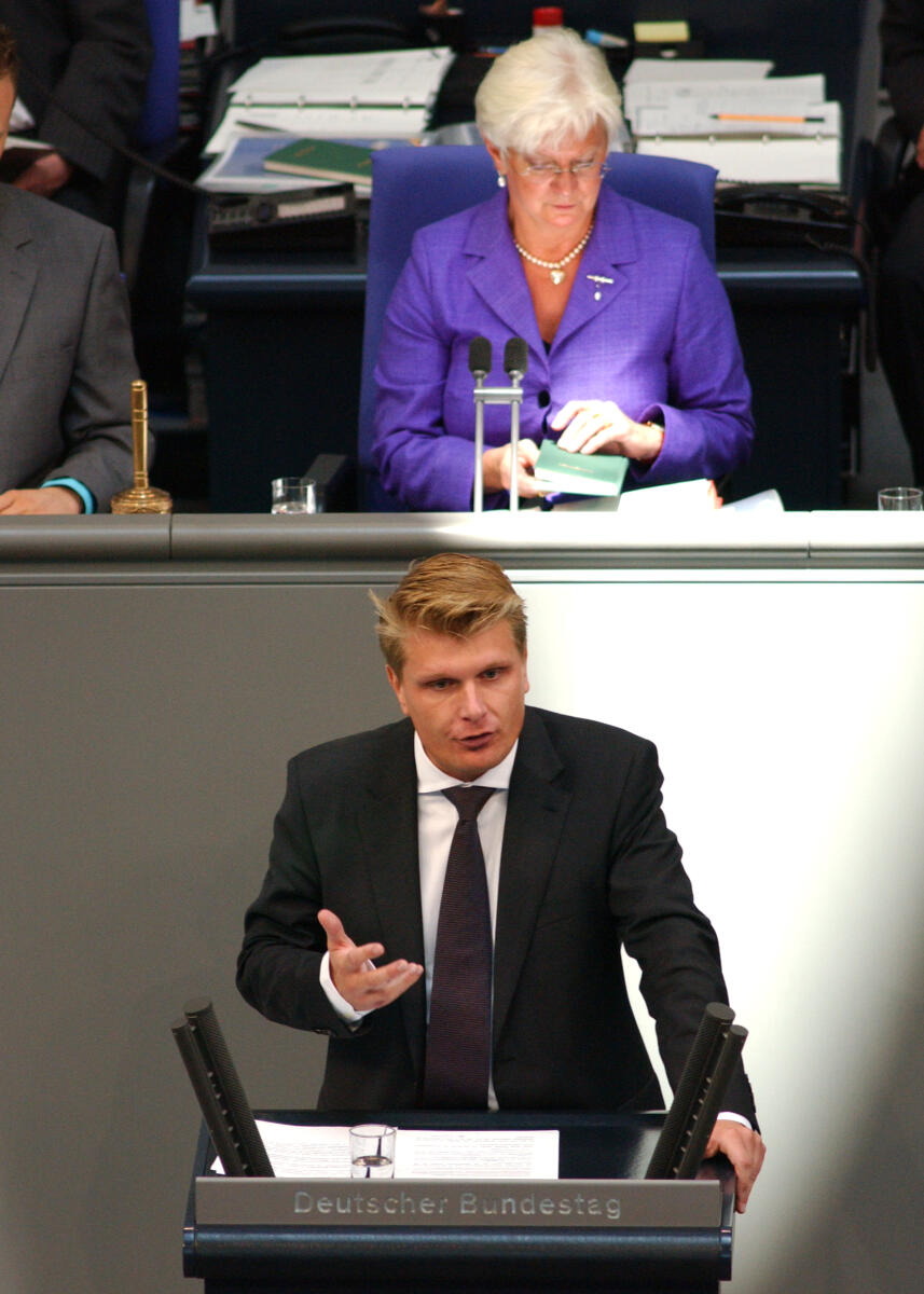 Bareiß, Thomas; Hasselfeldt, Gerda Thomas Bareiß, CDU/CSU,  Rede, Deutscher Bundestag, 51. Sitzung, TOP 6, ZP 7; Thema: Nationales Reformprogramm. Vorsitz: Bundestagsvizepräsidentin Gerda Hasselfeldt, CDU/CSU. Rednerpult.