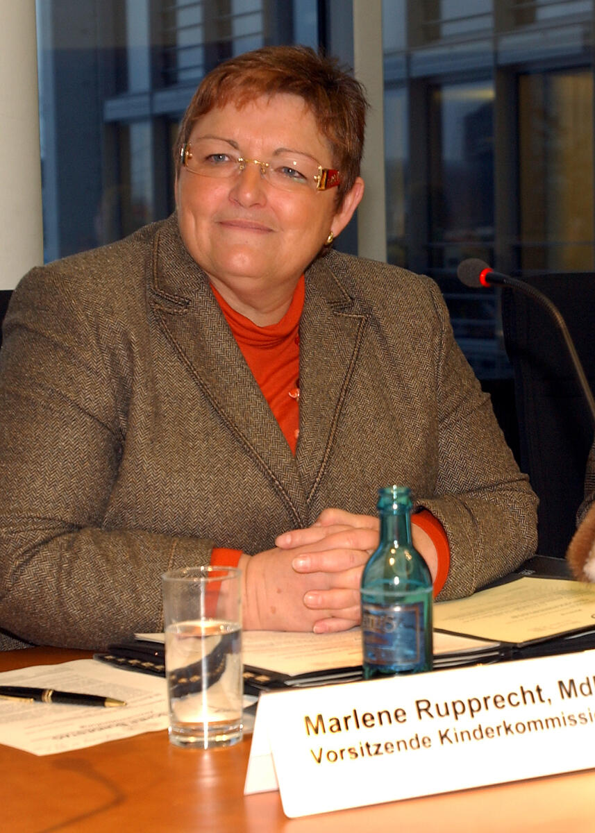 Rupprecht, Marlene Am 8. November 2006 hat turnusmäßig der Vorsitz in der Kommission zur Wahrnehmung der Belange der Kinder (Kinderkommission) des Deutschen Bundestages gewechselt. Marlene Rupprecht (SPD) übernimmt den Vorsitz.; KiKo