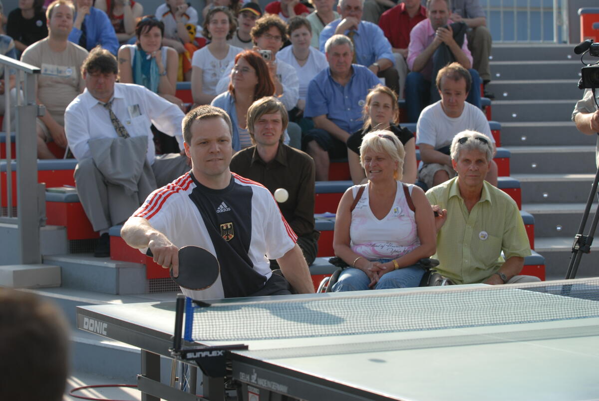  Heiko Gosemann, Paralympicsteilnehmer Athen 2004 vom Rollstuhl-Sport-Club Berlin e.V., Sportvorführung im Rahmen der Veranstaltung. Bundestagsarena