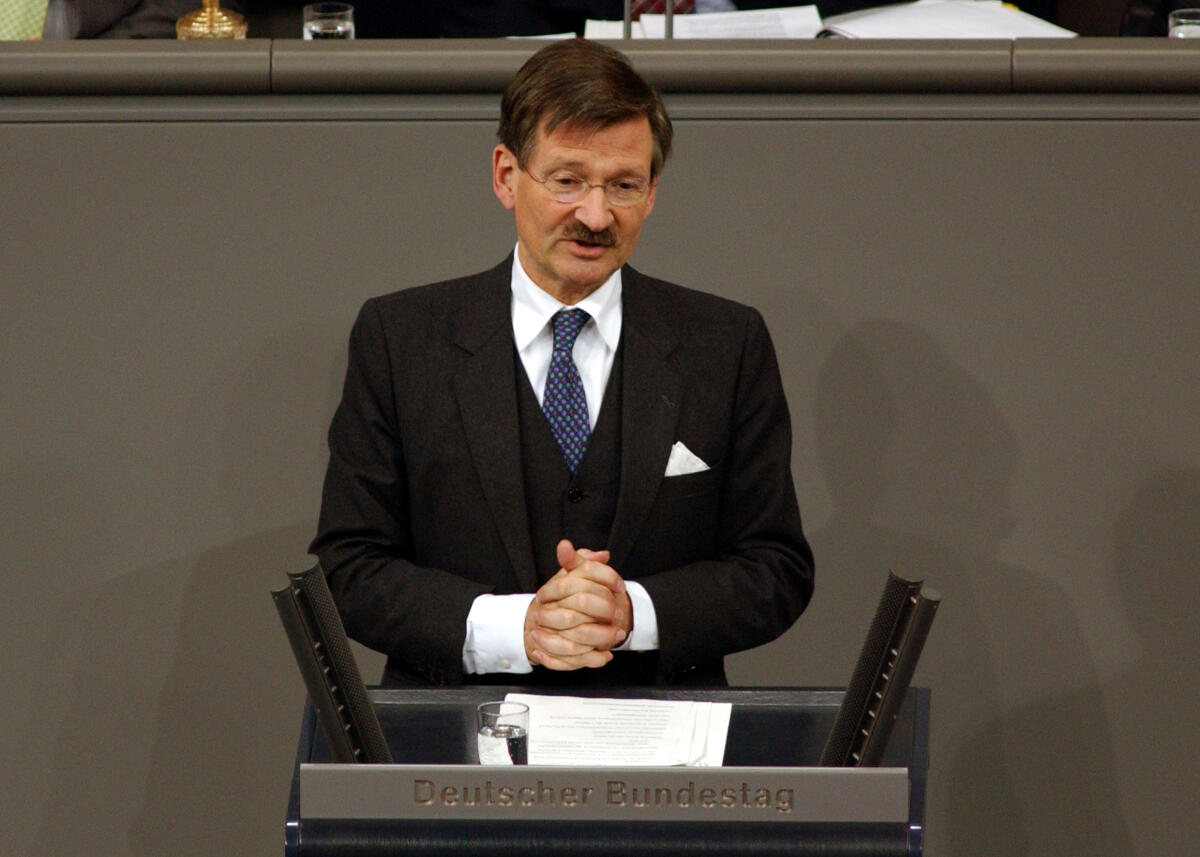 Dr. Hermann Otto Solms, FDP, Bundestagsvizepräsident, MdB, Rede im Deutschen Bundestag, 73. Sitzung, TOP 09, Thema: Steuerfreiheit von Veräußerungsgewinnen.; Bundestagsabgeordneter, Abgeordneter, Rednerpult Solms, Hermann Otto Dr. Hermann Otto Solms, FDP, Bundestagsvizepräsident, MdB, Rede im Deutschen Bundestag, 73. Sitzung, TOP 09, Thema: Steuerfreiheit von Veräußerungsgewinnen.; Bundestagsabgeordneter, Abgeordneter, Rednerpult