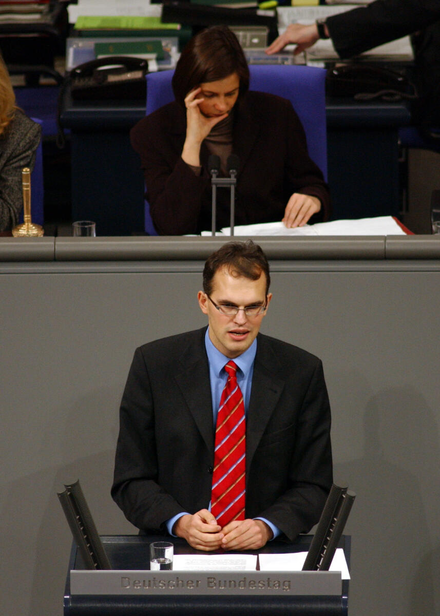 Christian Carstensen, SPD, Bundestagsabgeordneter, Abgeordneter, Mitglied des Deutschen Bundestages, MdB, Rede, Deutscher Bundestag, 73. Sitzung., TOP 07: Fluglärm.; Vorsitz: Bundestagsvizepräsidentin Katrin Göring-Eckardt, Bündnis 90/Die Grünen.; Rednerpult. Carstensen, Christian; Göring-Eckardt, Katrin Christian Carstensen, SPD, Bundestagsabgeordneter, Abgeordneter, Mitglied des Deutschen Bundestages, MdB, Rede, Deutscher Bundestag, 73. Sitzung., TOP 07: Fluglärm.; Vorsitz: Bundestagsvizepräsidentin Katrin Göring-Eckardt, Bündnis 90/Die Grünen.; Rednerpult.