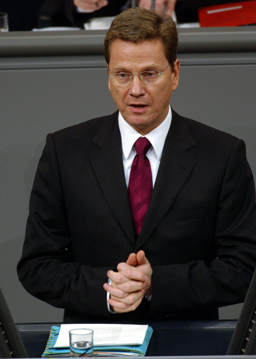 Westerwelle, Guido Guido Westerwelle, FDP, Bundestagsabgeordneter, Abgeordneter, Mitglied des Deutschen Bundestages, MdB, Rede, Deutscher Bundestag, 73. Sitzung, TOP 4, Thema: EU-Ratspräsidentschaft und Vorlagen, Redner 2.; Rednerpult.