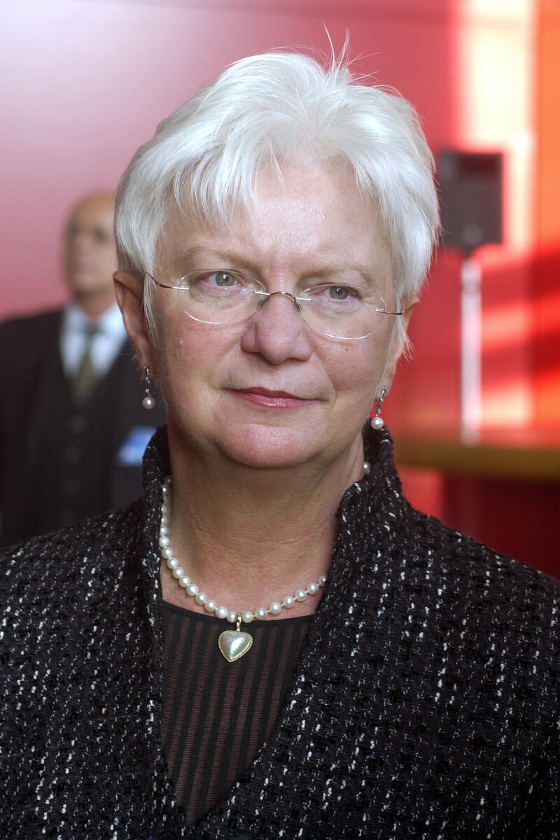 Bundestagsvizepräsidentin Gerda Hasselfeldt, CDU/CSU, während eines Empfang von Gästen des Volksbundes anläßlich des Volkstrauertages.; Portrait Hasselfeldt, Gerda Bundestagsvizepräsidentin Gerda Hasselfeldt, CDU/CSU, während eines Empfang von Gästen des Volksbundes anläßlich des Volkstrauertages.; Portrait