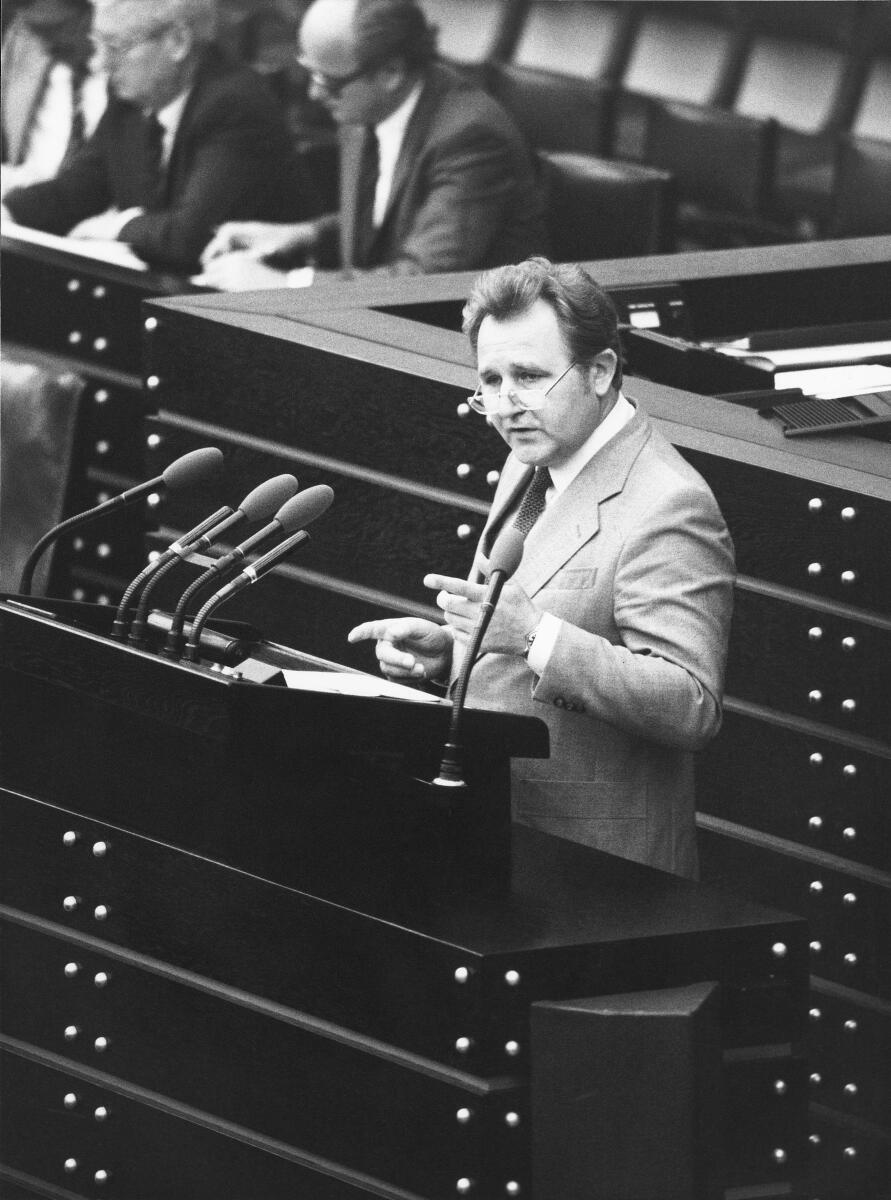 Erwin Stahl am Rednerpult, SPD, MdB.; Bundestagsabgeordneter, Abgeordneter, Staatssekretär Stahl, Erwin Erwin Stahl am Rednerpult, SPD, MdB.; Bundestagsabgeordneter, Abgeordneter, Staatssekretär