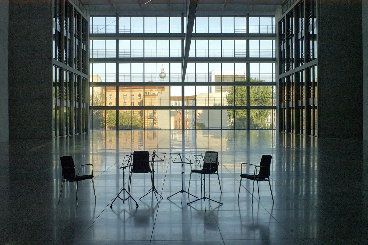 Tage der Ein- und Ausblicke vom 17. September bis 18. September 2004.; Grosse Halle im Marie-Elisabeth-Lüders-Haus. Tage der Ein- und Ausblicke vom 17. September bis 18. September 2004.; Grosse Halle im Marie-Elisabeth-Lüders-Haus.