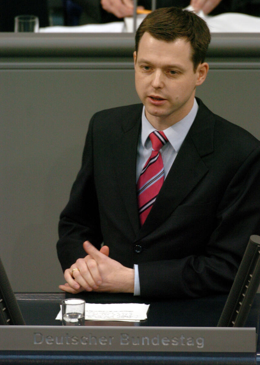 Silberhorn, Thomas Thomas Silberhorn, MdB, CDU/CSU, Rede, Deutscher Bundestag, 8. Sitzung, TOP 4, Thema: Europäischer Rat in Brüssel/Aussprache, Redner 11; Rednerpult.