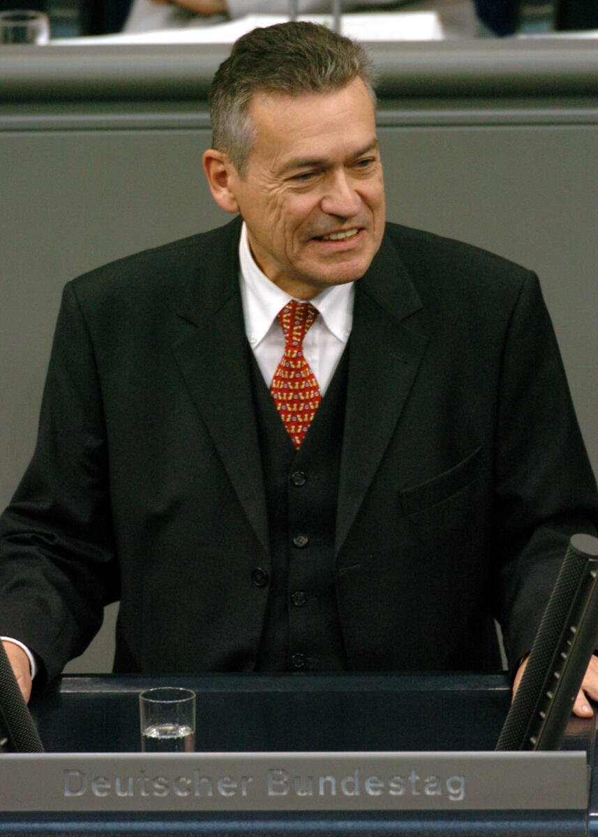 Bernhardt, Otto Otto Bernhardt, MdB, CDU/CSU, Rede, Deutscher Bundestag, 8. Sitzung, TOP 5, Thema: Steuerstundungsmodelle/Eigenheimzulage, Redner 3; Rednerpult.