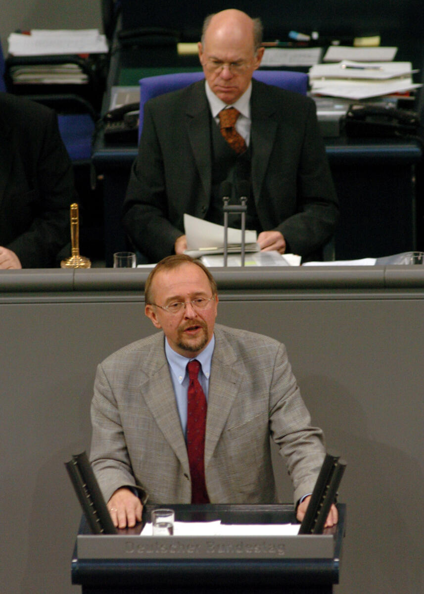 Axel Schäfer, MdB, SPD, Rede, Deutscher Bundestag, 8. Sitzung, TOP 4, Thema: Europäischer Rat in Brüssel/Aussprache. Vorsitz: Bundestagspräsident Dr. Norbert Lammert, CDU/CSU.
Rednerpult. Schäfer, Axel; Lammert, Norbert Axel Schäfer, MdB, SPD, Rede, Deutscher Bundestag, 8. Sitzung, TOP 4, Thema: Europäischer Rat in Brüssel/Aussprache. Vorsitz: Bundestagspräsident Dr. Norbert Lammert, CDU/CSU.
Rednerpult.