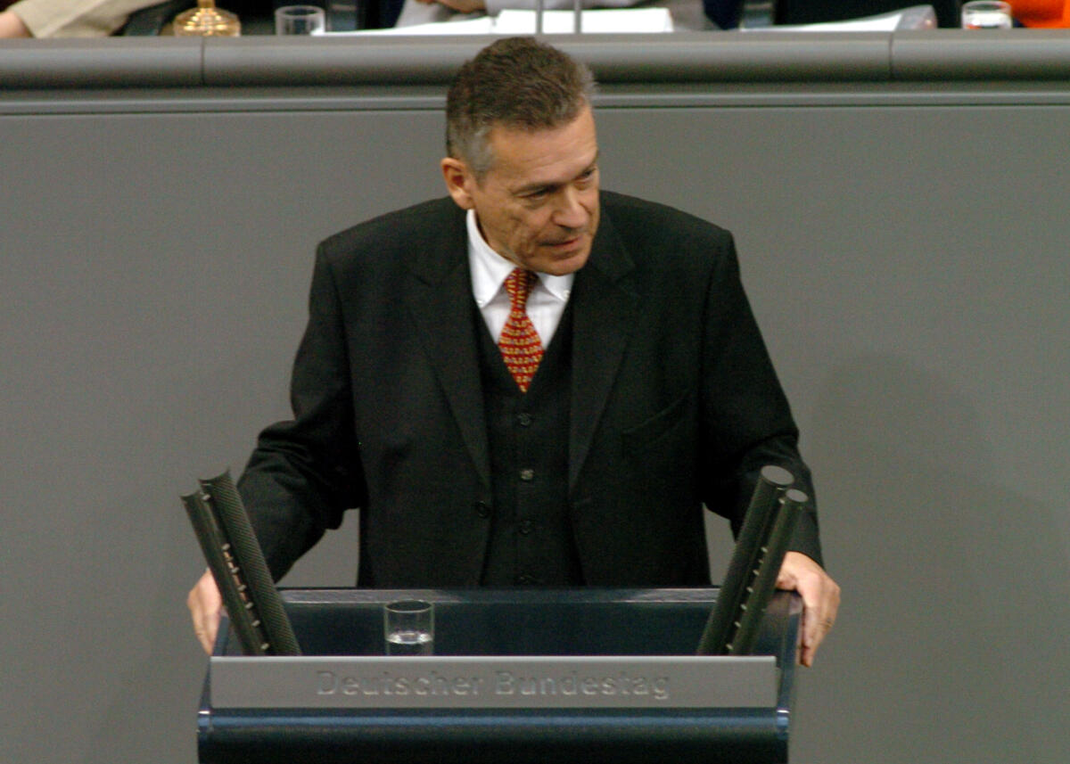 Otto Bernhardt, MdB, CDU/CSU, Rede, Deutscher Bundestag, 8. Sitzung, TOP 5, Thema: Steuerstundungsmodelle/Eigenheimzulage.
Rednerpult. Bernhardt, Otto Otto Bernhardt, MdB, CDU/CSU, Rede, Deutscher Bundestag, 8. Sitzung, TOP 5, Thema: Steuerstundungsmodelle/Eigenheimzulage.
Rednerpult.