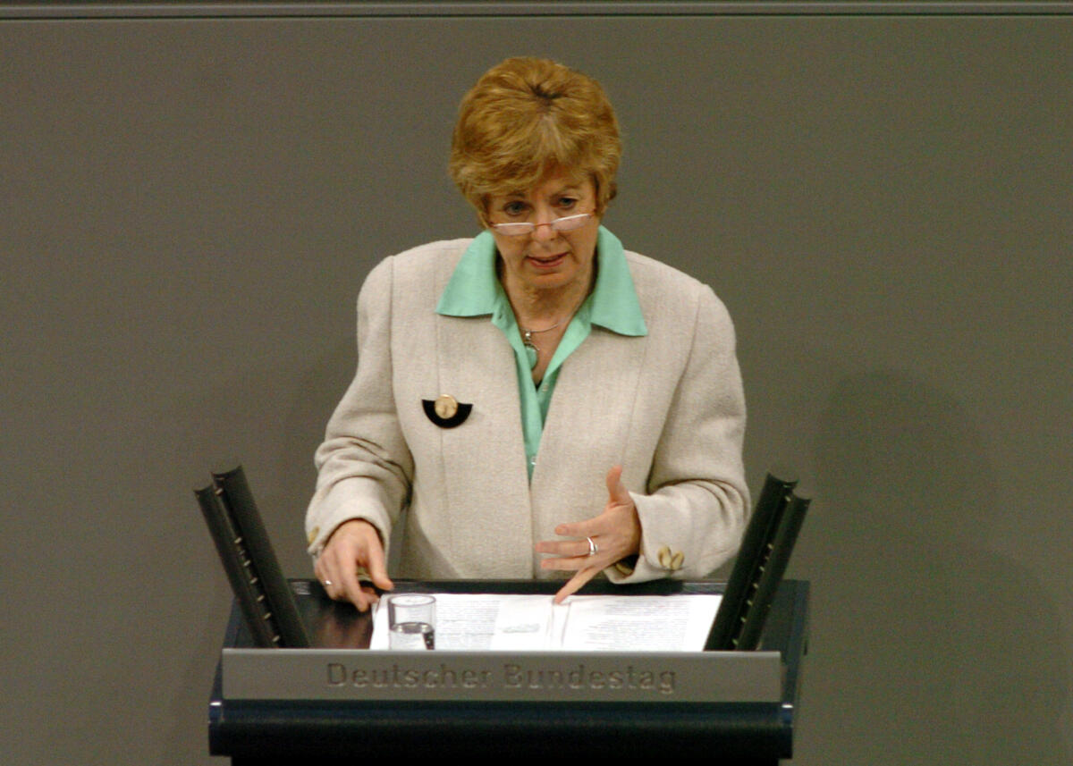 Dr. Angelica Schwall-Düren, MdB, SPD, Rede, Deutscher Bundestag, 8. Sitzung, TOP 4, Thema: Europäischer Rat in Brüssel/Aussprache.
Rednerpult. Schwall-Düren, Angelica Dr. Angelica Schwall-Düren, MdB, SPD, Rede, Deutscher Bundestag, 8. Sitzung, TOP 4, Thema: Europäischer Rat in Brüssel/Aussprache.
Rednerpult.