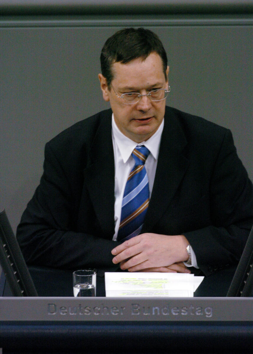 Königshaus, Hellmut Hellmut Königshaus, FDP, MdB, Rede im Deutschen Bundestag.; Plenum, Rednerpult, 151. Sitzung, TOP 3, Thema: Forschungs- und Technologiepolitik