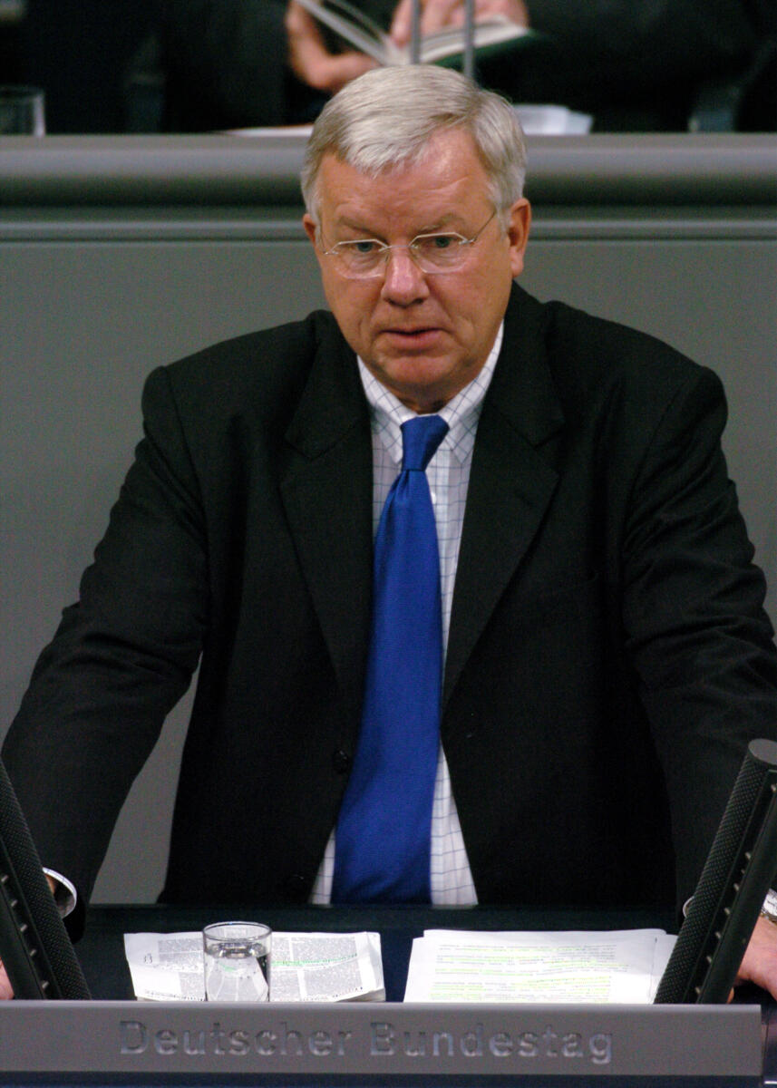 Fuchs, Michael Dr. Michael Fuchs, CDU/CSU, MdB, Rede im Deutschen Bundestag.; Plenum, Rednerpult, 151. Sitzung, TOP 4, Thema: Wirtschaftspolitik