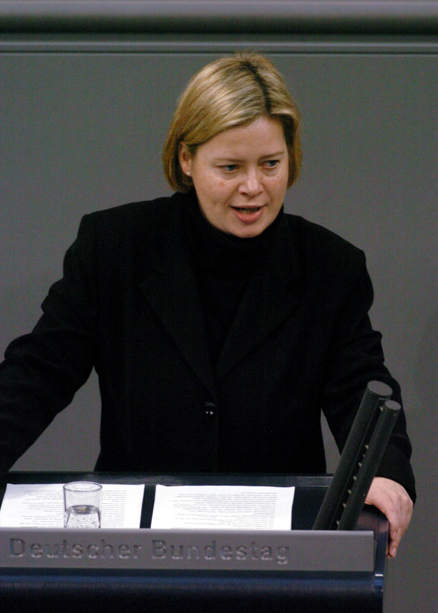 Lötzsch, Gesine Dr. Gesine Lötzsch, fraktionslos, MdB, Rede im Deutschen Bundestag.; Plenum, Rednerpult, 151. Sitzung, TOP 3, Thema: Forschungs- und Technologiepolitik