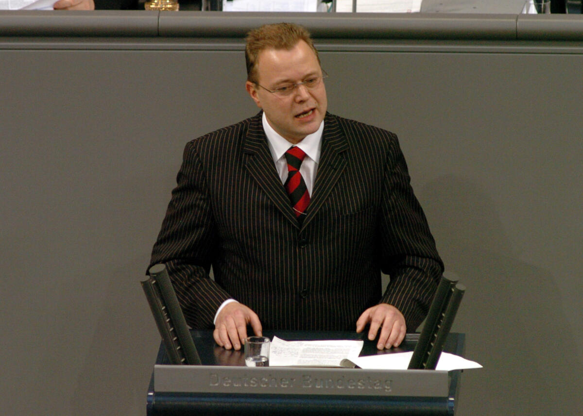 Stübgen, Michael Michael Stübgen, MdB, CDU/CSU, Rede, Deutscher Bundestag, 8. Sitzung, TOP 4, Thema: Europäischer Rat in Brüssel/Aussprache.

Rednerpult.