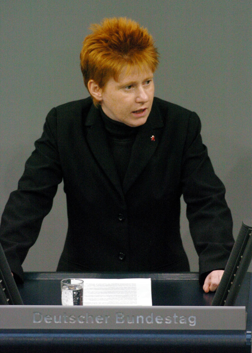 Pau, Petra Petra Pau, fraktionslos, MdB, Rede im Deutschen Bundestag.; Plenum, Rednerpult, 154. Sitzung, TOP 3, Thema: Jahreswirtschaftsbericht 2005