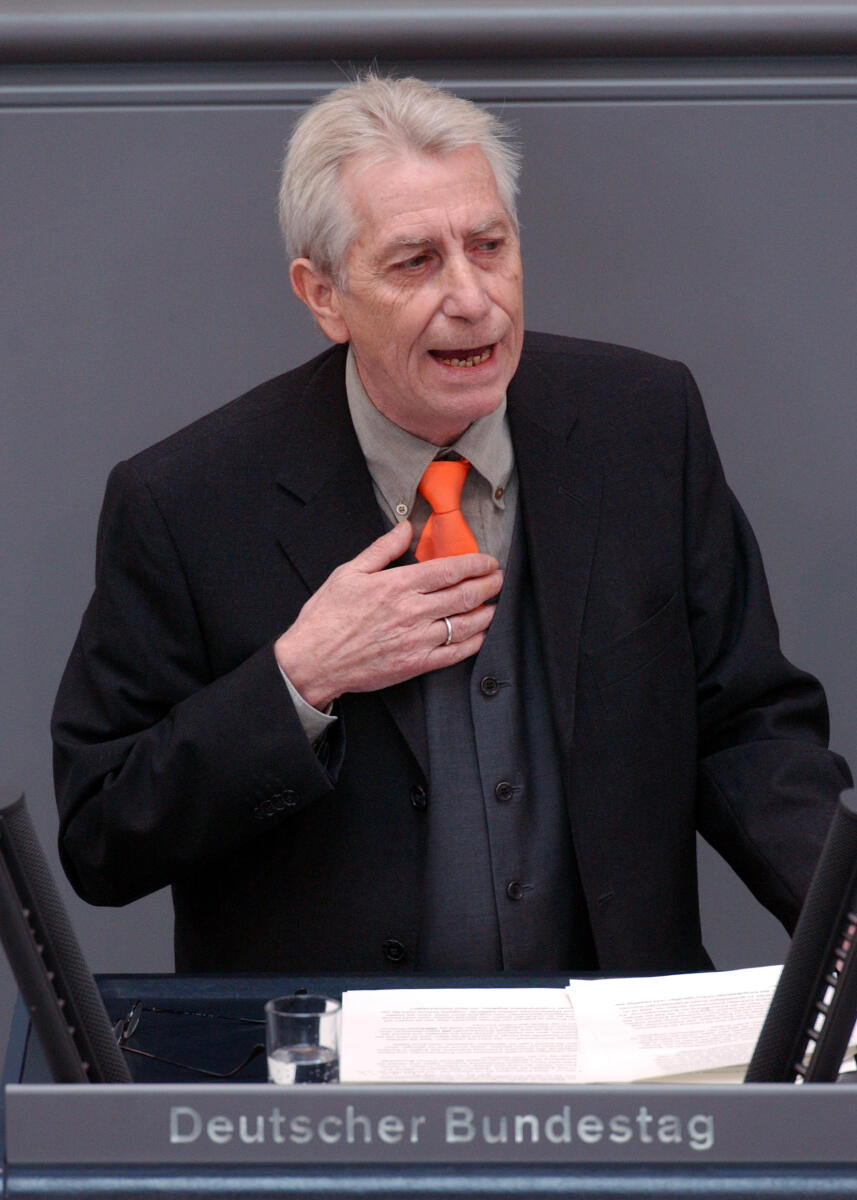 Gehrcke, Wolfgang Wolfgang Gehrcke, MdB, DIE LINKE, Rede, Deutscher Bundestag, 37.Sitzung, TOP 3, Thema: Beteiligung deutscher Streitkräfte EUFOR RD CONGO, Redner 4.; Rednerpult