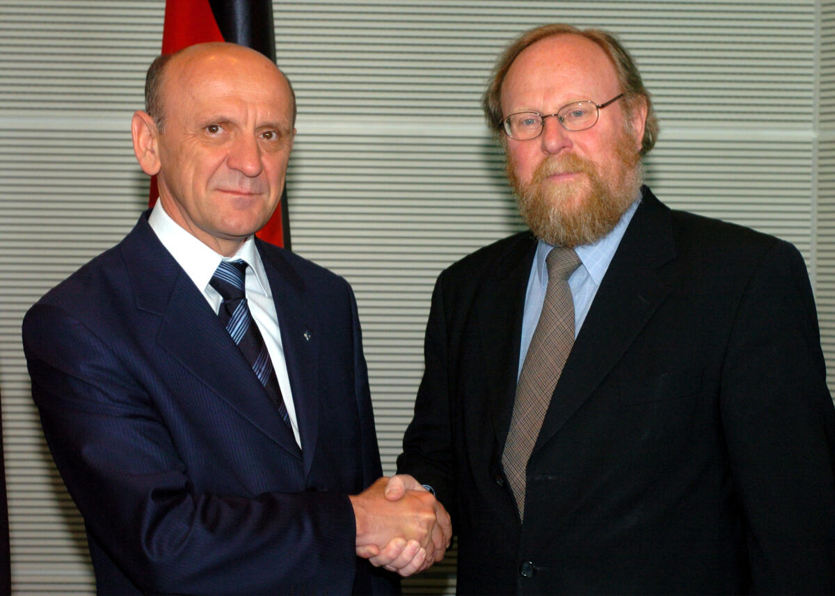 Thierse, Wolfgang; Tihic, Sulejman Bundestagspräsident Wolfgang Thierse, SPD, empfängt den Vorsitzenden des Staatspräsidiums von Bosnien und Herzegowina, Sulejman Tihic.
