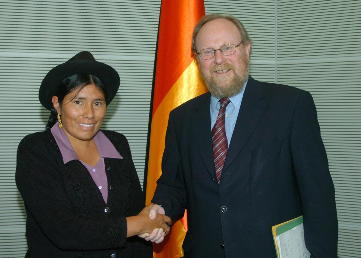 Thierse, Wolfgang Bundestagspräsident Wolfgang Thierse, SPD, empfängt eine Abgeordnetendelegation aus Bolivien unter der Leitung von Frau Eva Maria Guevara Aguirre, Vizepräsidentin der Deputierten Kammer.; Empfang
