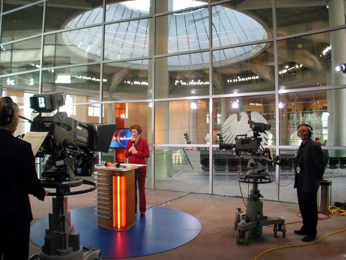  Pressearbeit bei der Bundesversammlung (Wahl des Bundespräsidenten) im Reichstagsgebäude, Kamera