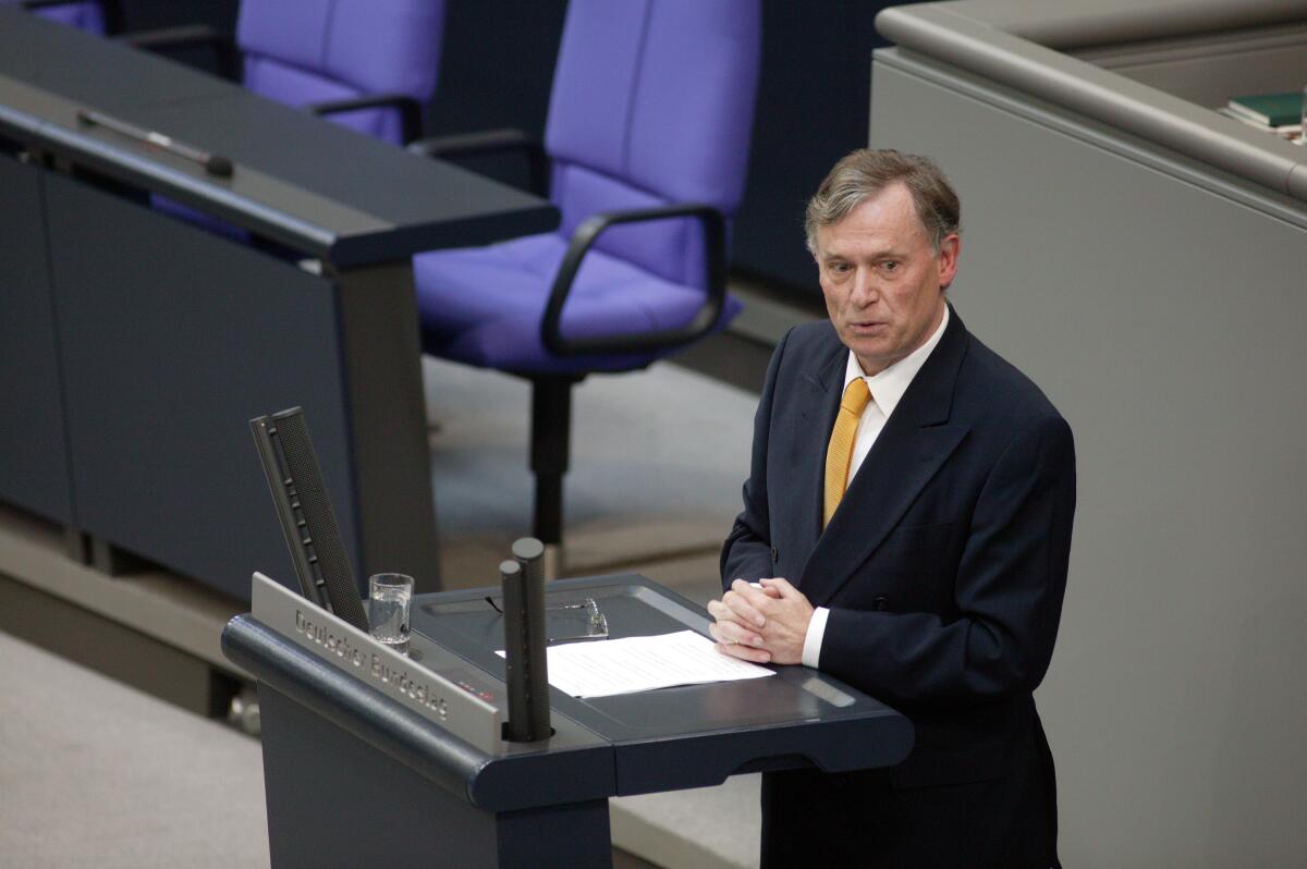 Köhler, Horst Der neu gewählte Bundespräsident Horst Köhler hält eine kurze Ansprache nach seiner Wahl.; Rede, Redner, Rednerpult