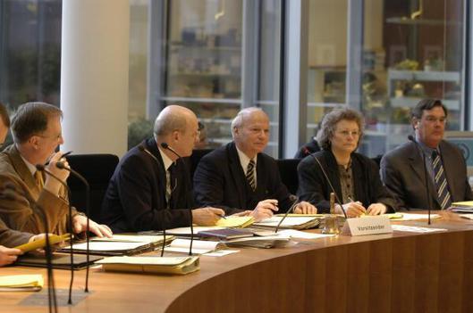 Finger, Wolfgang; Rakenius, Gerhard; Guttmacher, Karlheinz; Ruppert, Eugenie; Tegethoff, Reinhard Paul-Löbe-Haus, Sitzungssaal