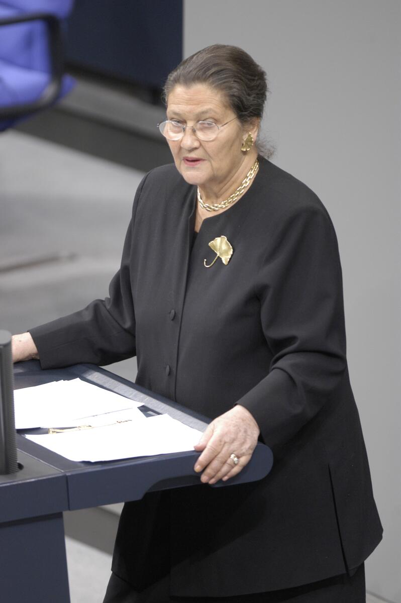 Veil, Simone Gedenkstunde des Deutschen Bundestages :; "Tag des Gedenkens an die Opfer des Nationalsozialismus"; Die Gedenkrede hält die ehmalige Präsidentin des Europäischen Parlaments, Simone Veil.; Rednerpult, Rede, Redner, redend, Pult, Geste, Gestik