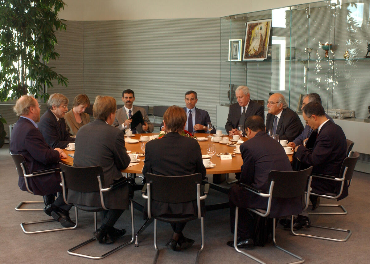 Bundestagspräsident Wolfgang Thierse, SPD, empfängt den Parlamentspräsidenten von Tunesien, Herrn Fouad M'Bezaa. M'Bezaa, Fouad; Thierse, Wolfgang Bundestagspräsident Wolfgang Thierse, SPD, empfängt den Parlamentspräsidenten von Tunesien, Herrn Fouad M'Bezaa.