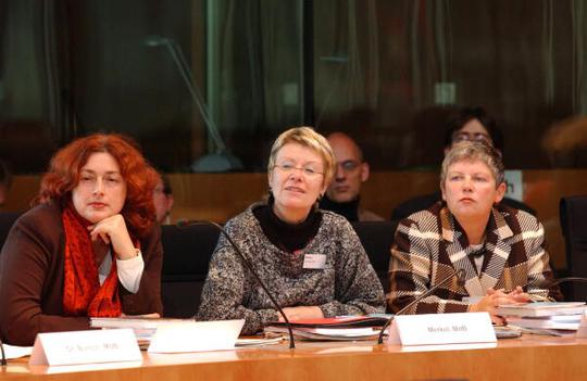 Griefahn, Monika; Merkel, Petra; Weis, Petra Paul-Löbe-Haus, Sitzungssaal