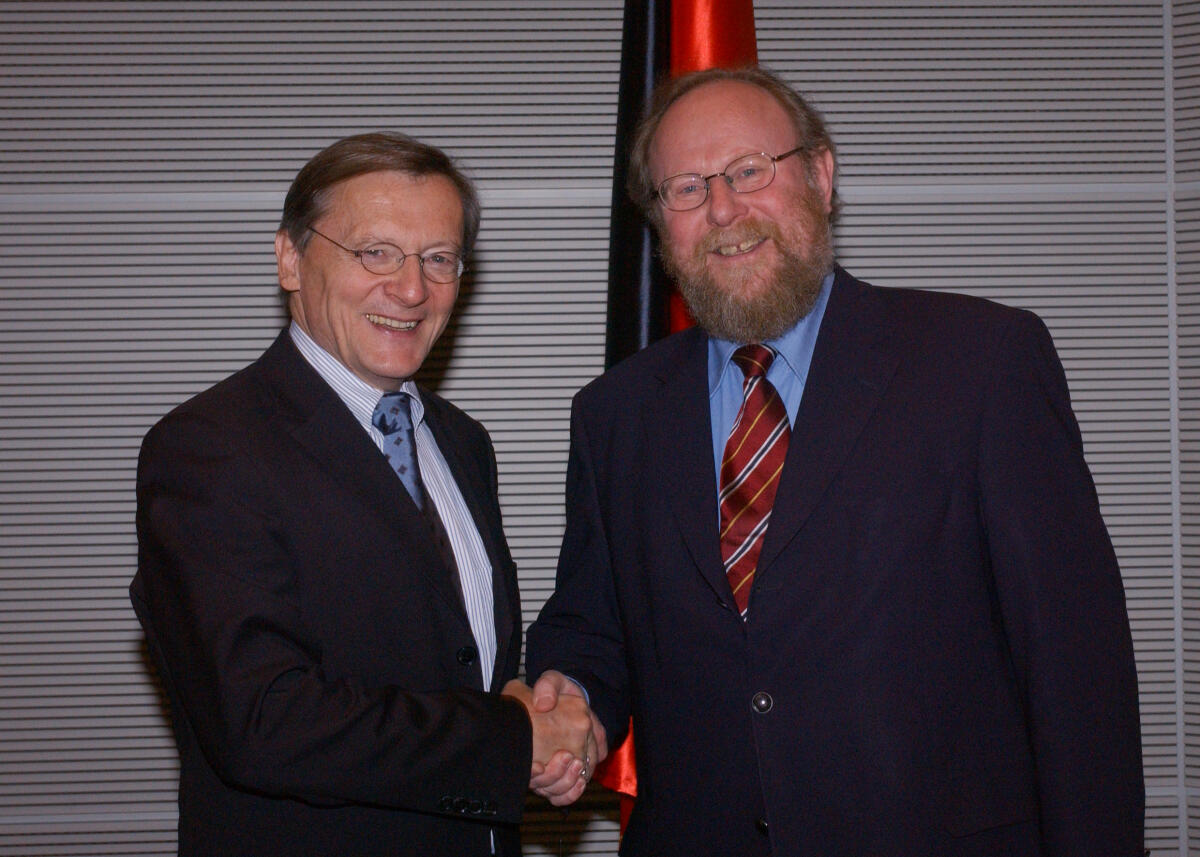 Bundestagspräsident Wolfgang Thierse, SPD (rechts), empfängt den östereichischen Bundeskanzler, Herrn Wolfgang Schüssel Schüssel, Wolfgang; Thierse, Wolfgang Bundestagspräsident Wolfgang Thierse, SPD (rechts), empfängt den östereichischen Bundeskanzler, Herrn Wolfgang Schüssel