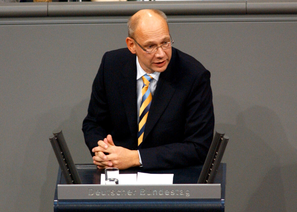 Christian Ahrendt, MdB, FDP, Rede im Deutschen Bundestag, TOP 6, Thema: Beitritt Bulgarien und Rumänien zur EU.; Bundestagsabgeordneter, Abgeordneter, Rednerpult Ahrendt, Christian Christian Ahrendt, MdB, FDP, Rede im Deutschen Bundestag, TOP 6, Thema: Beitritt Bulgarien und Rumänien zur EU.; Bundestagsabgeordneter, Abgeordneter, Rednerpult