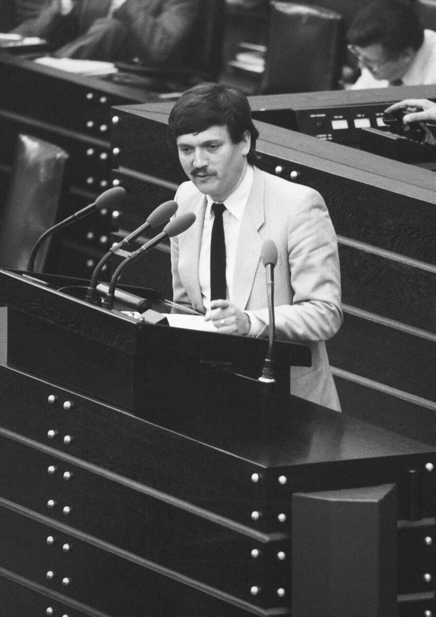Kurt J. Rossmanith, CDU/CSU, MdB, Rede im Deutschen Bundestag.; Bundestagsabgeordneter, Abgeordneter, Rednerpult, Plenum Rossmanith, Kurt Kurt J. Rossmanith, CDU/CSU, MdB, Rede im Deutschen Bundestag.; Bundestagsabgeordneter, Abgeordneter, Rednerpult, Plenum
