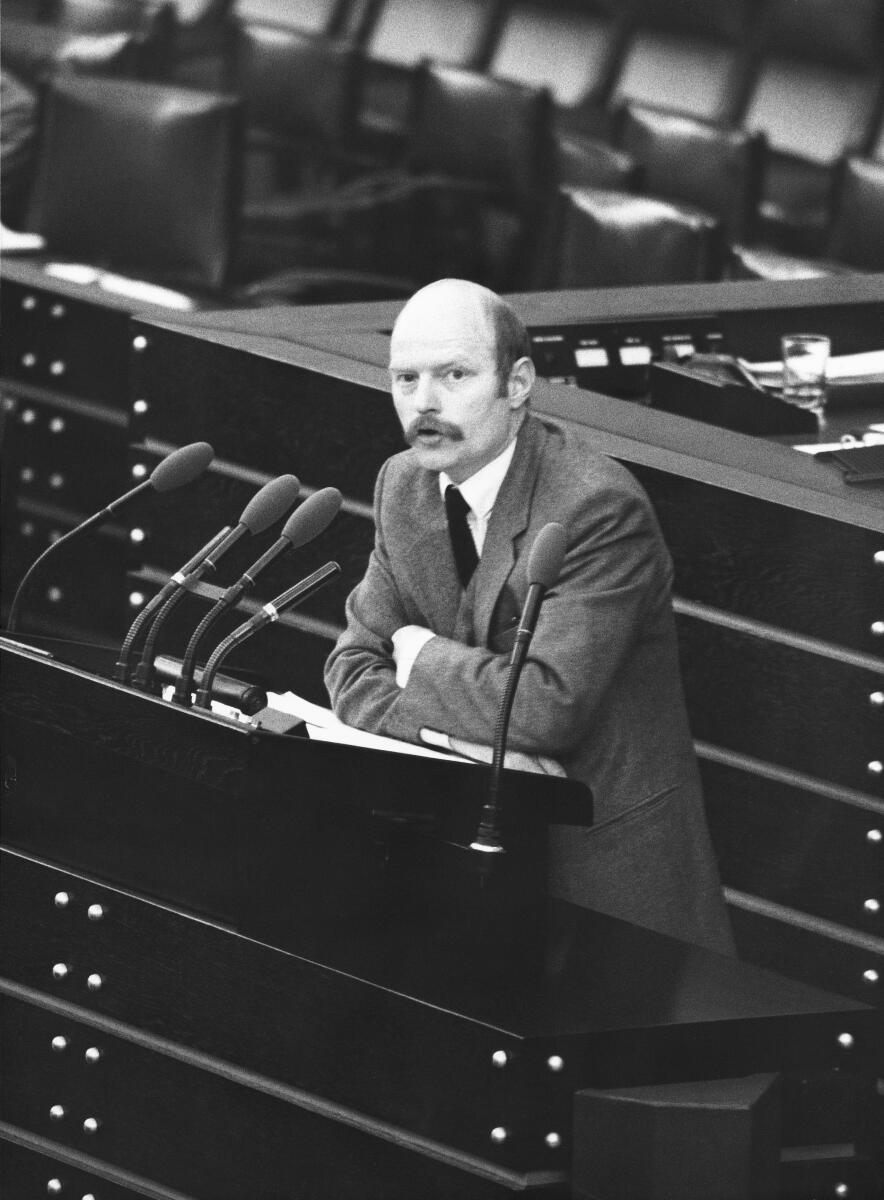 Dr. Peter Struck, SPD, MdB, Rede im Deutschen Bundestag, Sitzung vom 27. Mai 1982.; Bundestagsabgeordneter, Abgeordneter, Rede, Plenum Struck, Peter Dr. Peter Struck, SPD, MdB, Rede im Deutschen Bundestag, Sitzung vom 27. Mai 1982.; Bundestagsabgeordneter, Abgeordneter, Rede, Plenum