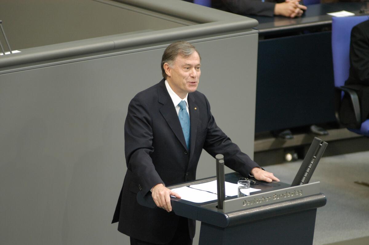Der neue Bundespräsident Prof. Dr. Horst Köhler, hält seine Antrittsrede, nach dem geleisteten Amtseid im Deutschen Bundestag. Köhler, Horst Der neue Bundespräsident Prof. Dr. Horst Köhler, hält seine Antrittsrede, nach dem geleisteten Amtseid im Deutschen Bundestag.