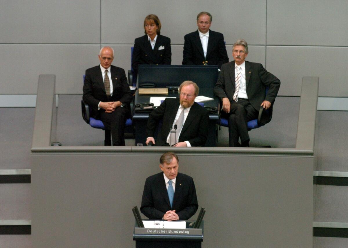 Köhler, Horst Der neue Bundespräsident Horst Köhler hält nach der Vereidigung seine Rede, Vorsitz: Bundestagspräsident Wolfgang Thierse, SPD