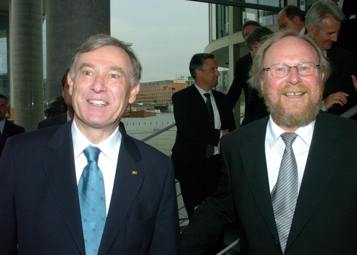 Köhler, Horst; Thierse, Wolfgang Bundestagspräsident Wolfgang Thierse, SPD, gibt zu Ehren des neuen Bundespräsidenten Horst Köhler und seiner Ehefrau, einen Empfang im Paul-Löbe-Haus