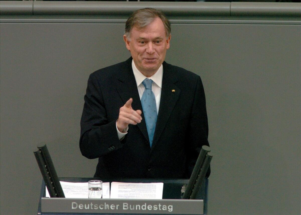 Der neue Bundespräsident Horst Köhler hält nach der Vereidigung seine Rede, redend, Rednerpult, Geste, Gestik, Redner Köhler, Horst Der neue Bundespräsident Horst Köhler hält nach der Vereidigung seine Rede, redend, Rednerpult, Geste, Gestik, Redner
