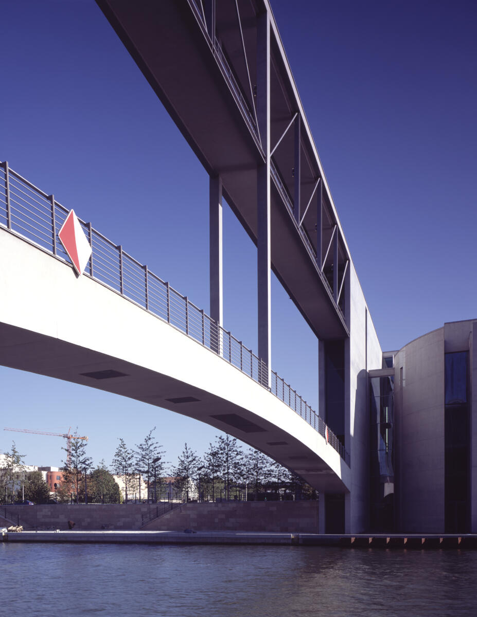Verbindungsbrücke vom Paul-Löbe-Haus, zum Marie-Elisabeth-Lüders-Haus.; Brücke Verbindungsbrücke vom Paul-Löbe-Haus, zum Marie-Elisabeth-Lüders-Haus.; Brücke