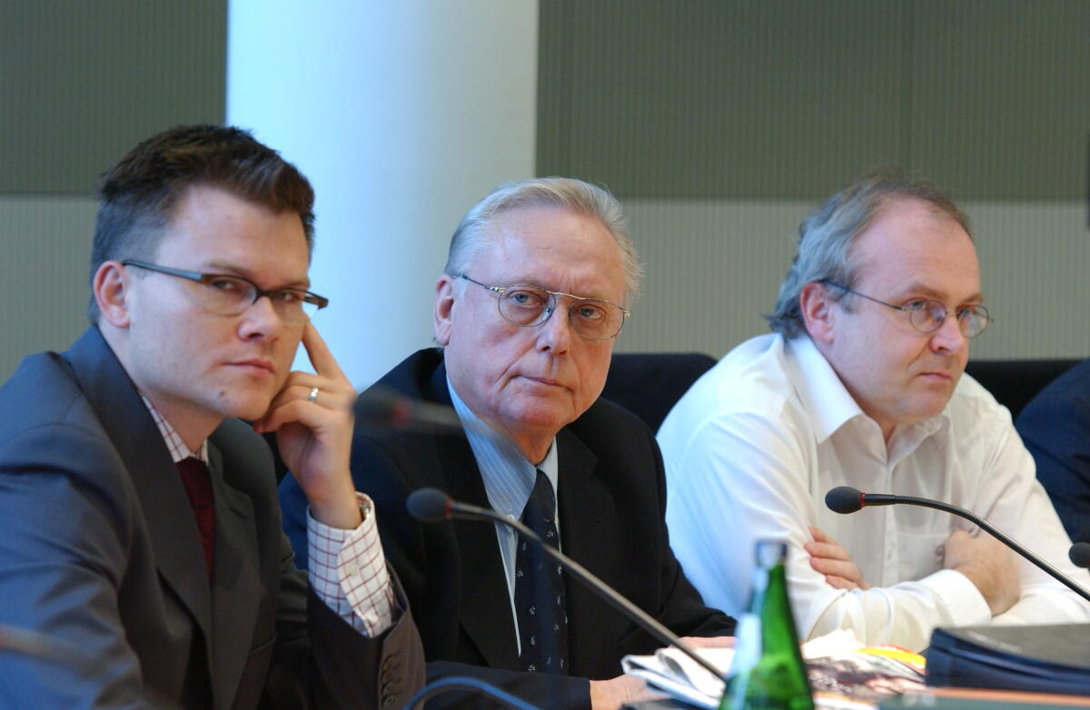 Die SPD-Abgeordneten Carsten Schneider, Gerhard Rübenkönig und Gunter Weißgerber. Schneider, Carsten; Weißgerber, Gunter; Rübenkönig, Gerhard Die SPD-Abgeordneten Carsten Schneider, Gerhard Rübenkönig und Gunter Weißgerber.