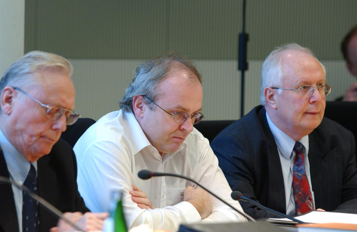 Von links: Die SPD-Abgeordneten Gerhard Rübenkönig, Gunter Weißgerber und Klaus Hagemann während der Sitzung. Rübenkönig, Gerhard; Hagemann, Klaus; Weißgerber, Gunter Von links: Die SPD-Abgeordneten Gerhard Rübenkönig, Gunter Weißgerber und Klaus Hagemann während der Sitzung.