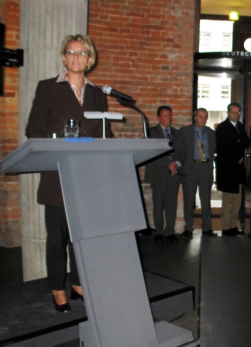 Kastner, Susanne Eröffnung der Ausstellung von Givat Haviva "Mit den Augen des Anderen" im Deutschen Dom, Bundestagsvizepräsidentin Dr. h. c. Susanne Kastner, SPD, redend