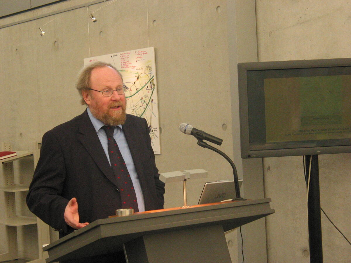 Thierse, Wolfgang Eröffnung der Ausstellung "Verortung - Abgeordnete zeichnen ihr Berlinbild" im Paul-Löbe-Haus, Bundestagspräsident Wolfgang Thierse, SPD, redend