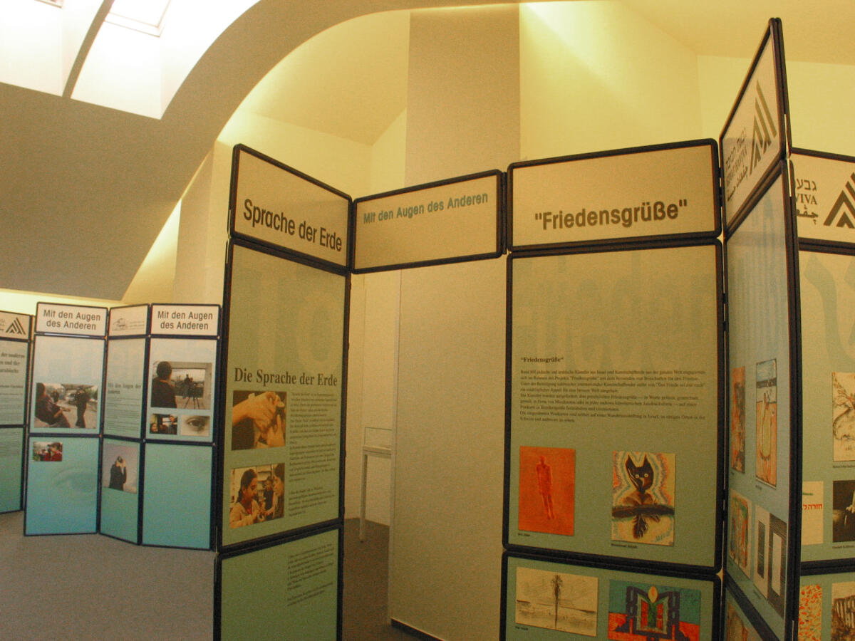 Ausstellung von Givat Haviva "Mit den Augen des Anderen" im Deutschen Dom Ausstellung von Givat Haviva "Mit den Augen des Anderen" im Deutschen Dom