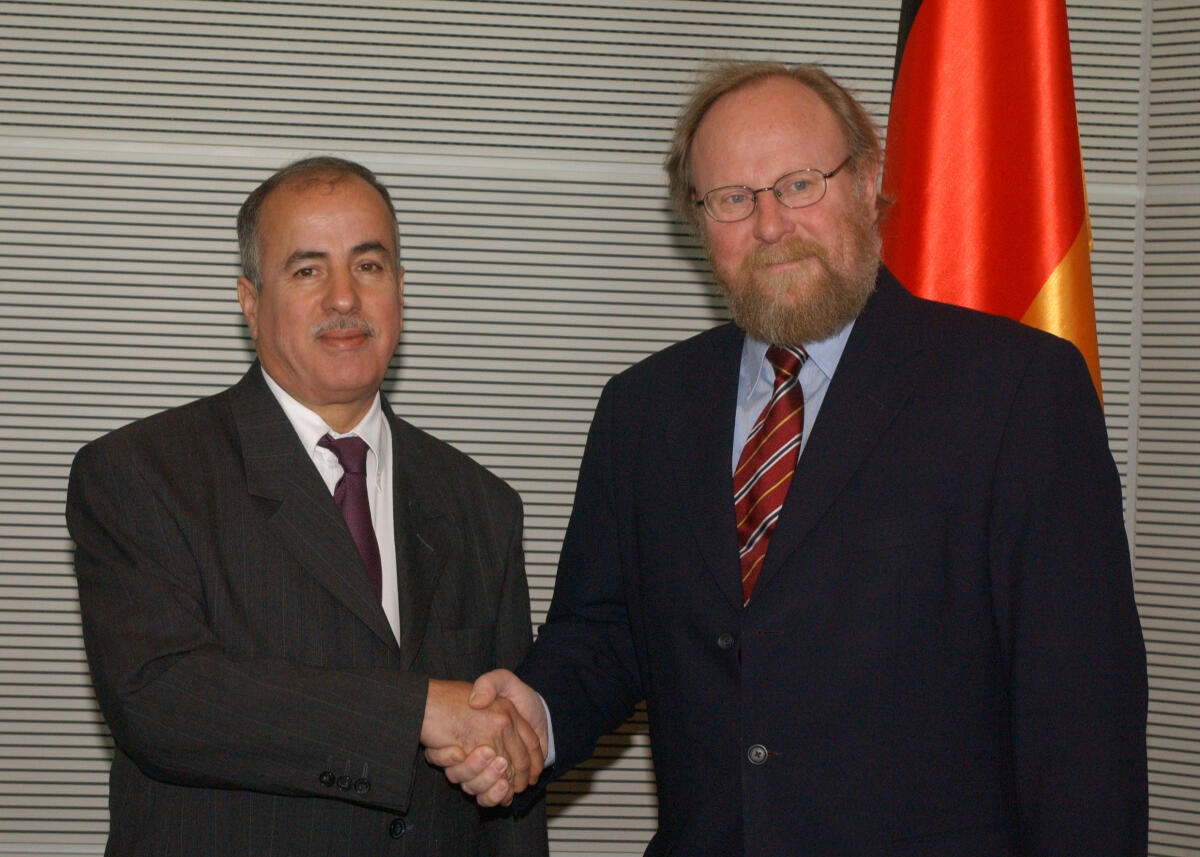 Thierse, Wolfgang; Younes, Karim Bundestagspräsident Wolfgang Thierse, SPD, (rechts), empfängt den Präsidenten der Nationalversammlung der Demokratischen Volksrepublik Algerien, Karim Younes.; Begrüßung, Empfang