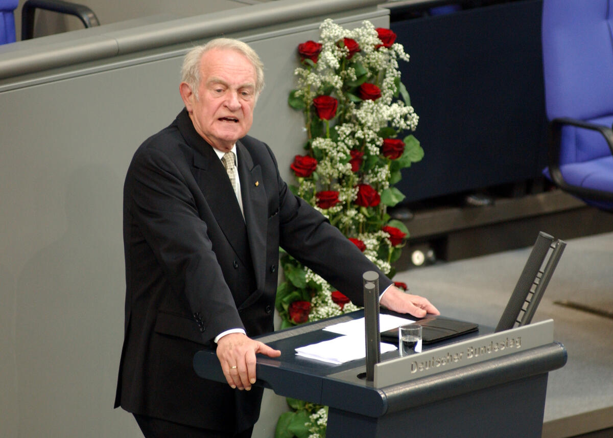 Rau, Johannes Gedenkstunde anlaesslich des 50. Jahrestag des 17. Juni 1953, Redner Bundespräsident Johannes Rau, SPD, Deutscher Bundestag, Plenum